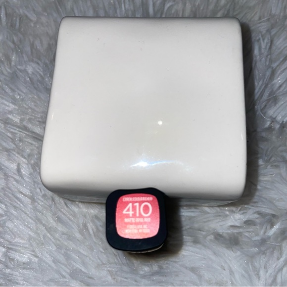 L'Oreal Paris Colour Riche Matte Lipstick, Rich Hydration, Matte-Rful Red 410  * - Picture 7 of 9